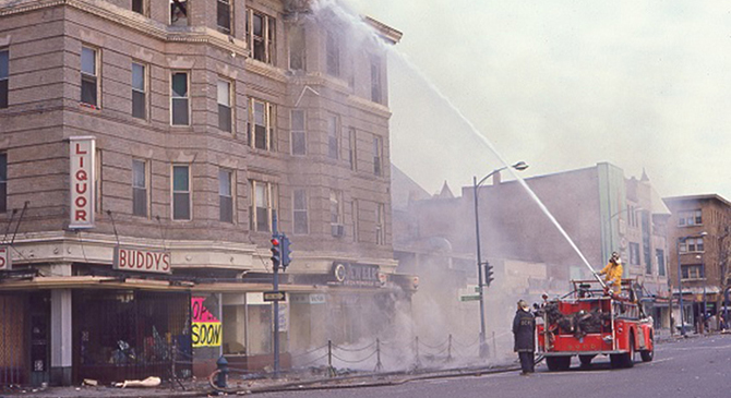 Фотографии беспорядков в округе Колумбия в 1968 году после смерти Мартина Лютера Кинга