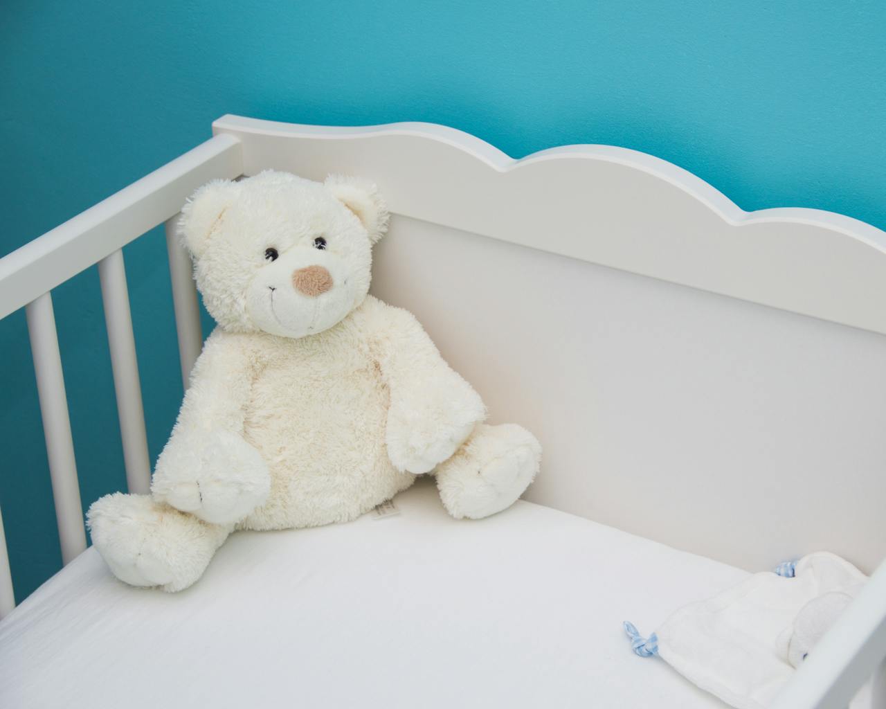 Детская кроватка или манеж Монтессори — что выбрать?