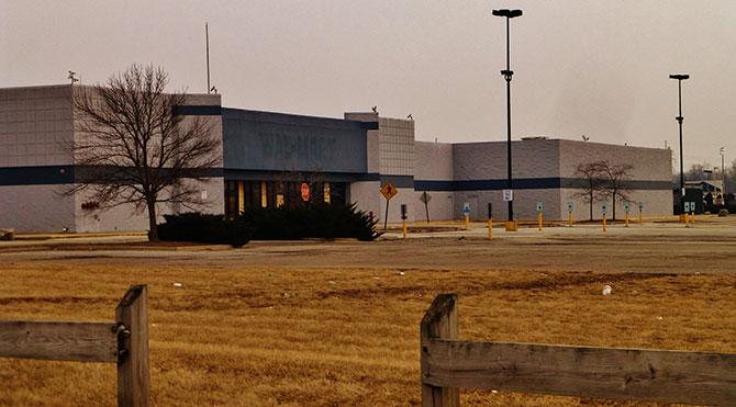 Заброшенный Walmart в Техасе превратился в крупнейшую публичную библиотеку Америки
