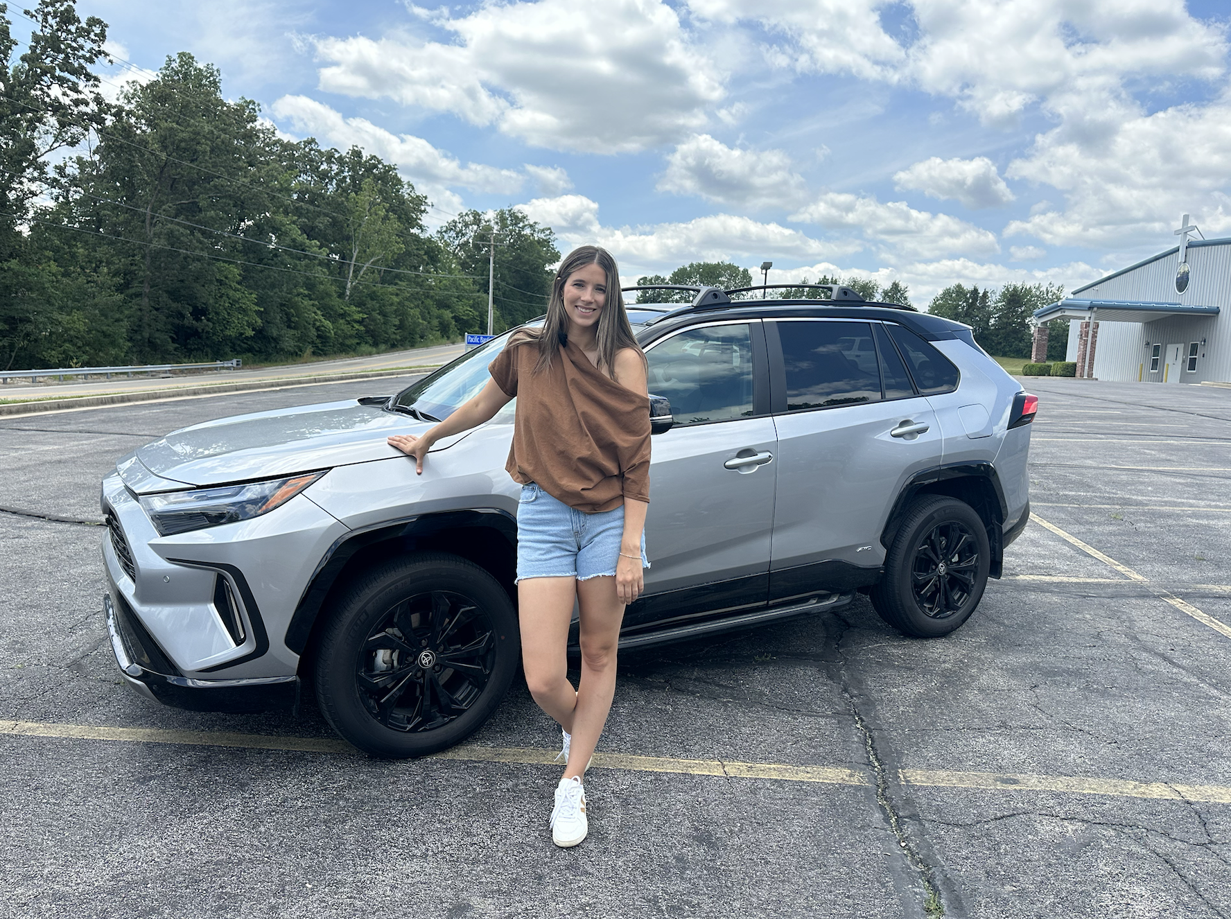 Кому варто купити Toyota RAV4 Hybrid у офіційного дилера
